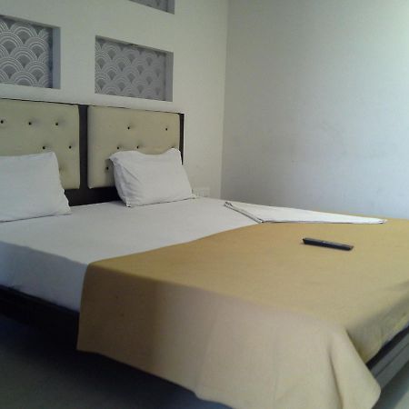 Hotel Galaxy Residency Васаи Экстерьер фото