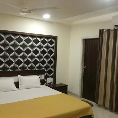 Hotel Galaxy Residency Васаи Экстерьер фото
